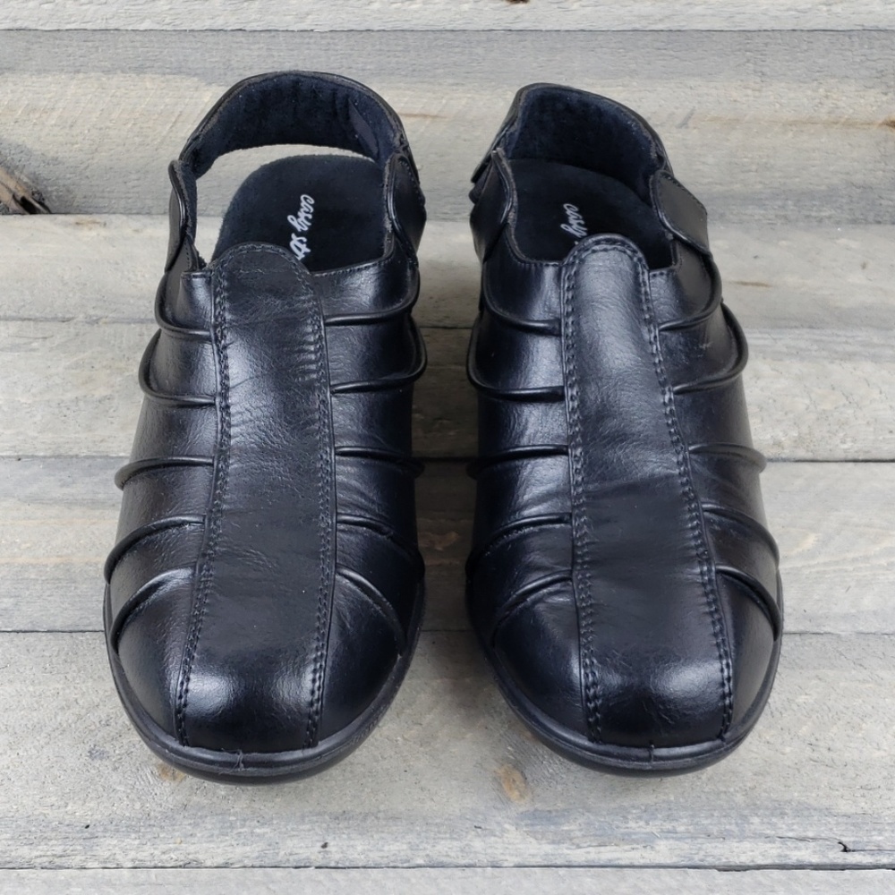 Women's Easy Street Slingback Pleated Comfort Shoe - Picture 3 of 7
